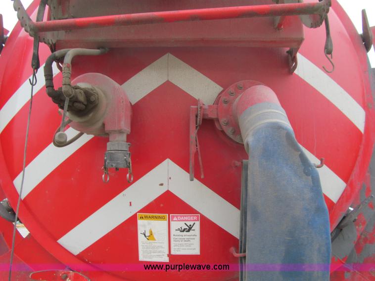 image for item L1977 2006 Peterbilt 335 vacuum truck