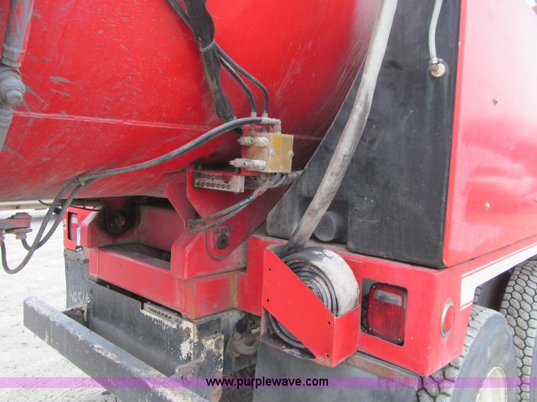 image for item L1977 2006 Peterbilt 335 vacuum truck