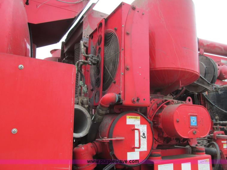 image for item L1977 2006 Peterbilt 335 vacuum truck