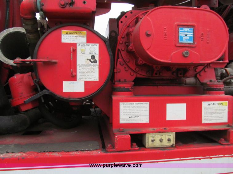 image for item L1977 2006 Peterbilt 335 vacuum truck