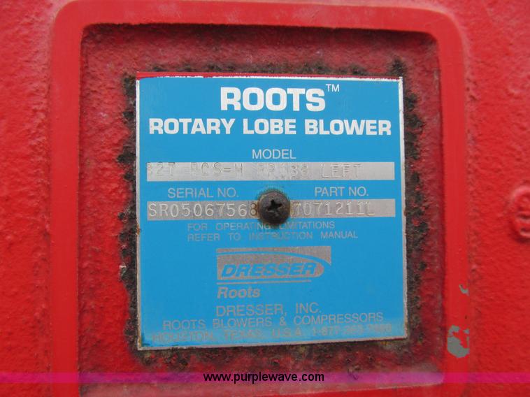 image for item L1977 2006 Peterbilt 335 vacuum truck