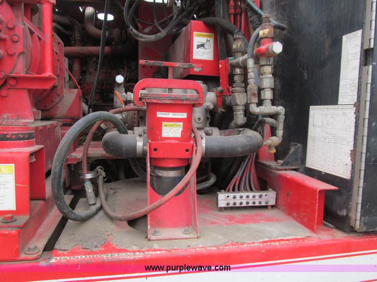 image for item L1977 2006 Peterbilt 335 vacuum truck