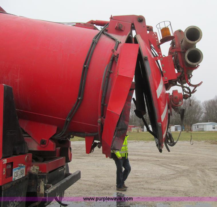 image for item L1977 2006 Peterbilt 335 vacuum truck