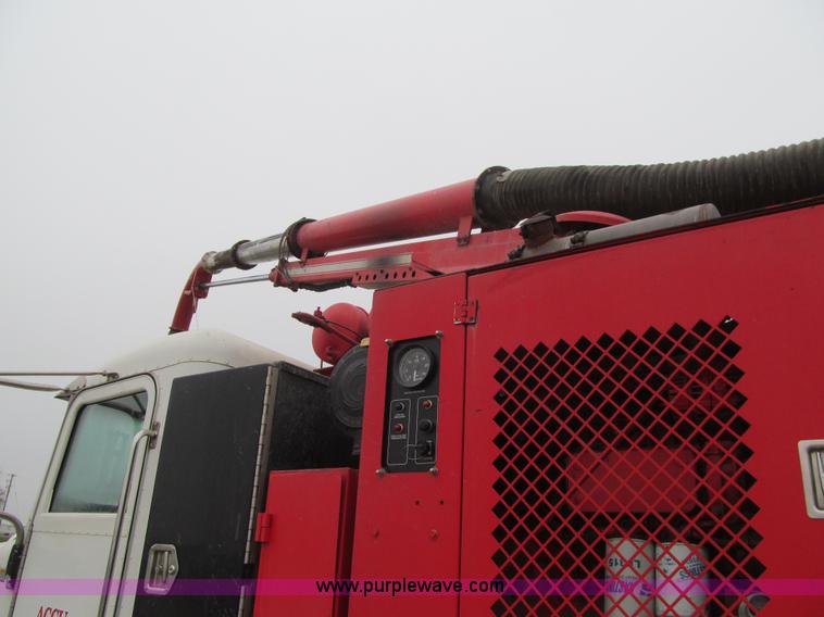 image for item L1977 2006 Peterbilt 335 vacuum truck