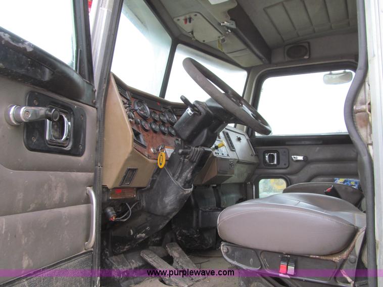 image for item L1977 2006 Peterbilt 335 vacuum truck