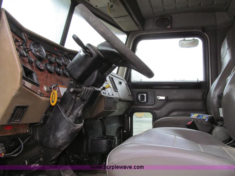 image for item L1977 2006 Peterbilt 335 vacuum truck