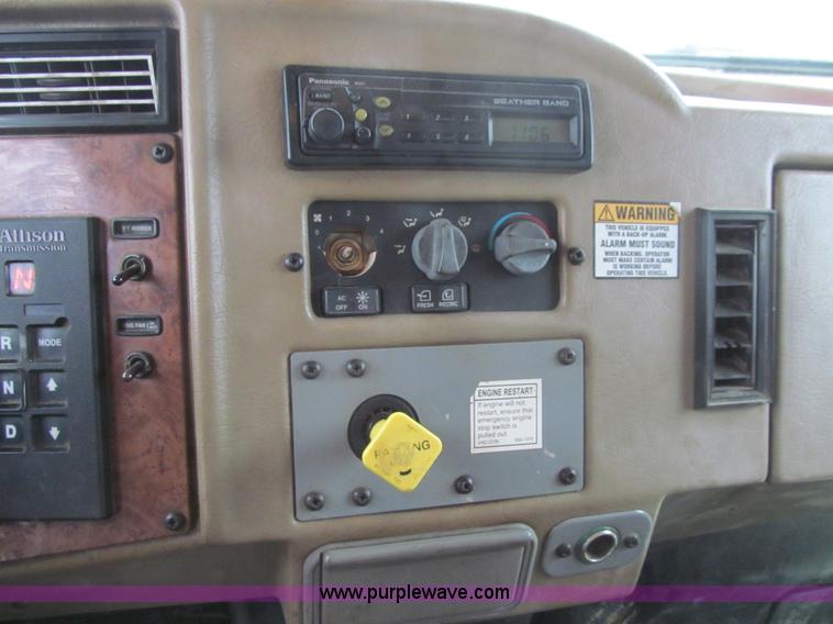 image for item L1977 2006 Peterbilt 335 vacuum truck