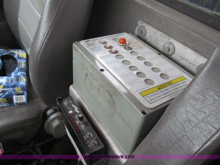 image for item L1977 2006 Peterbilt 335 vacuum truck