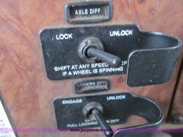 image for item L1977 2006 Peterbilt 335 vacuum truck