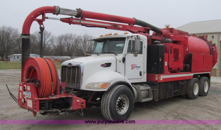 image for item L1977 2006 Peterbilt 335 vacuum truck