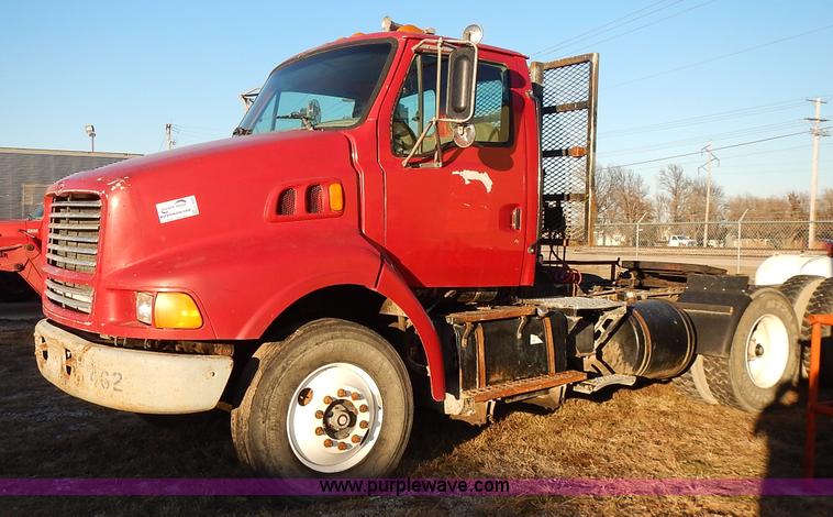 image for item L3609 1999 Sterling LT9500 semi truck