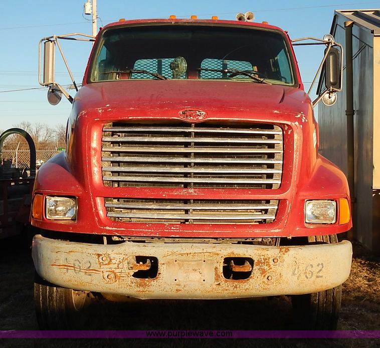 image for item L3609 1999 Sterling LT9500 semi truck