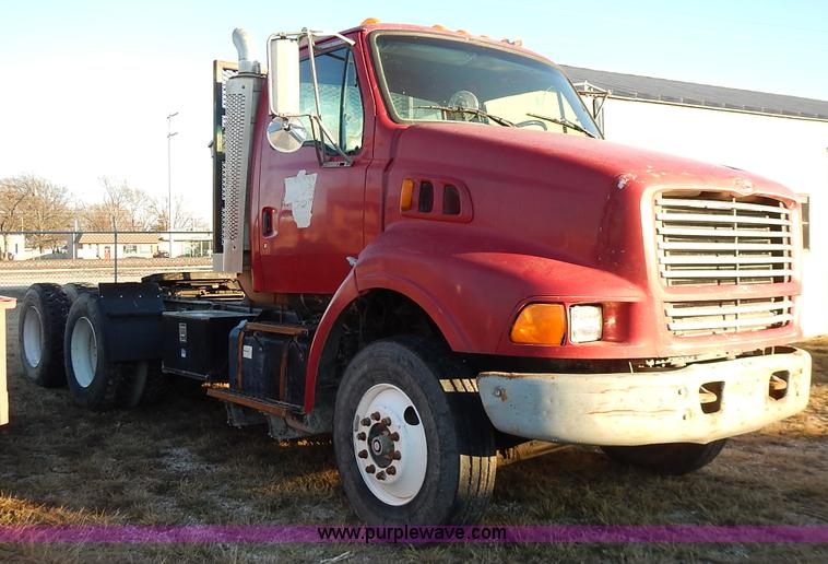 image for item L3609 1999 Sterling LT9500 semi truck