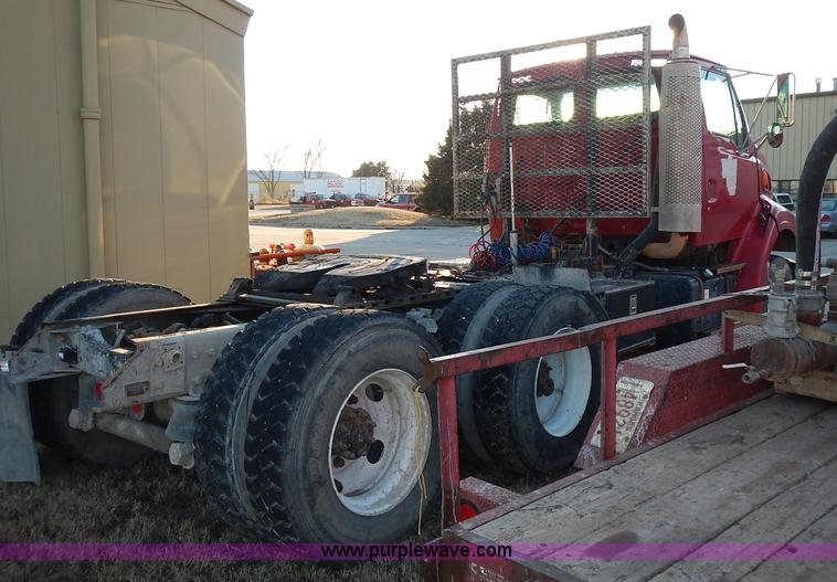 image for item L3609 1999 Sterling LT9500 semi truck