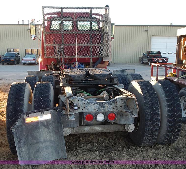 image for item L3609 1999 Sterling LT9500 semi truck