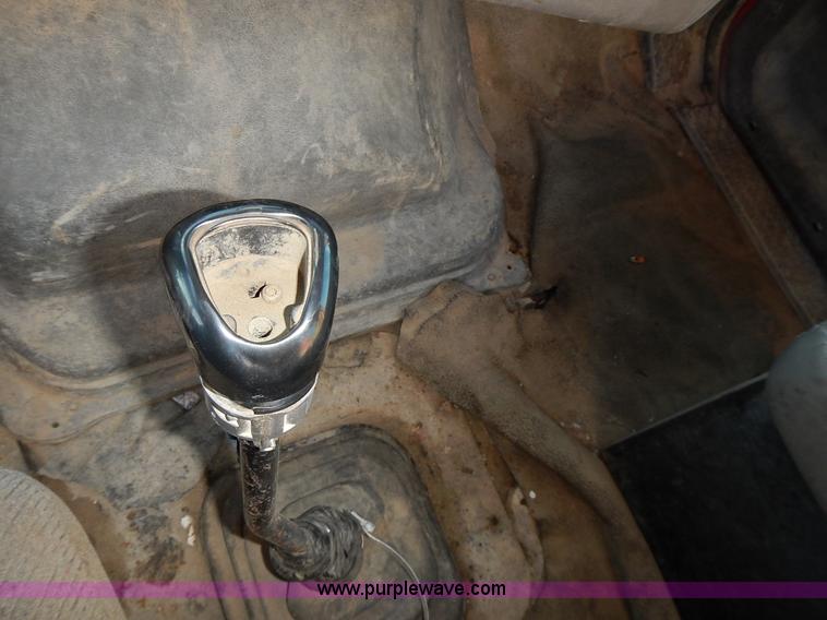 image for item L3609 1999 Sterling LT9500 semi truck