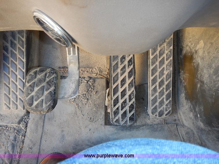 image for item L3609 1999 Sterling LT9500 semi truck