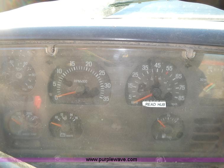 image for item L3609 1999 Sterling LT9500 semi truck