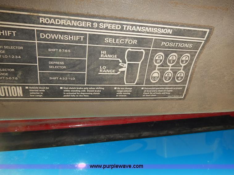 image for item L3609 1999 Sterling LT9500 semi truck