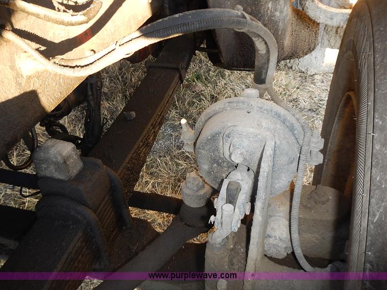 image for item L3609 1999 Sterling LT9500 semi truck