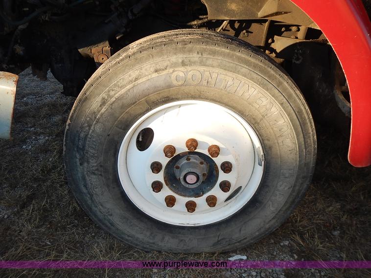 image for item L3609 1999 Sterling LT9500 semi truck