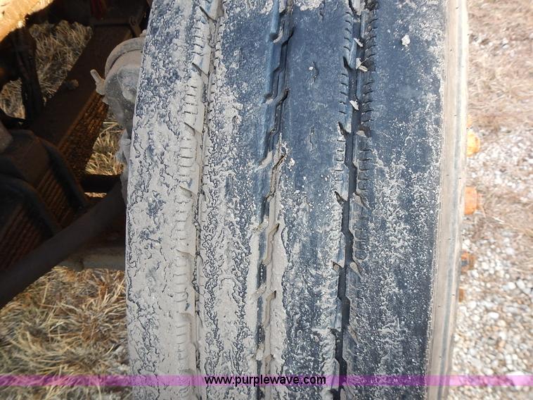 image for item L3609 1999 Sterling LT9500 semi truck