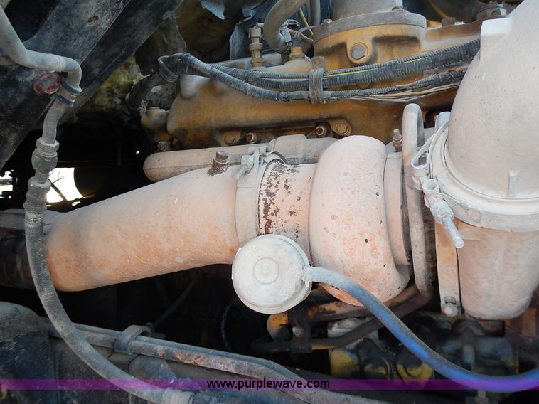 image for item L3609 1999 Sterling LT9500 semi truck