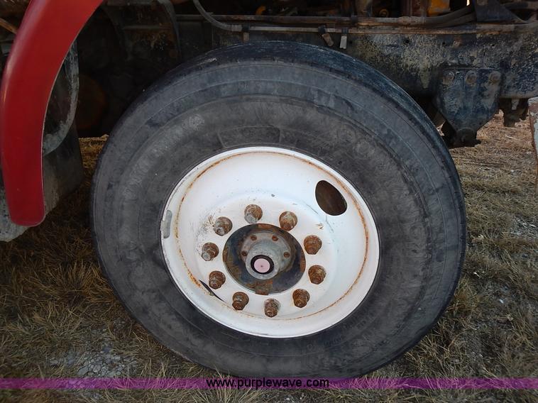 image for item L3609 1999 Sterling LT9500 semi truck