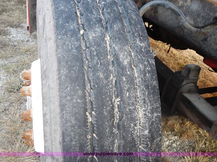 image for item L3609 1999 Sterling LT9500 semi truck