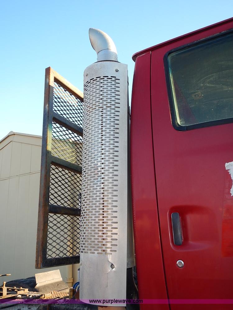 image for item L3609 1999 Sterling LT9500 semi truck