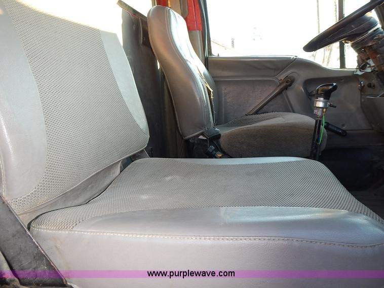 image for item L3609 1999 Sterling LT9500 semi truck