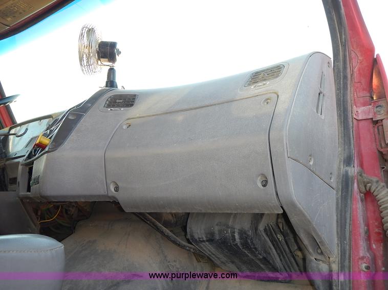 image for item L3609 1999 Sterling LT9500 semi truck