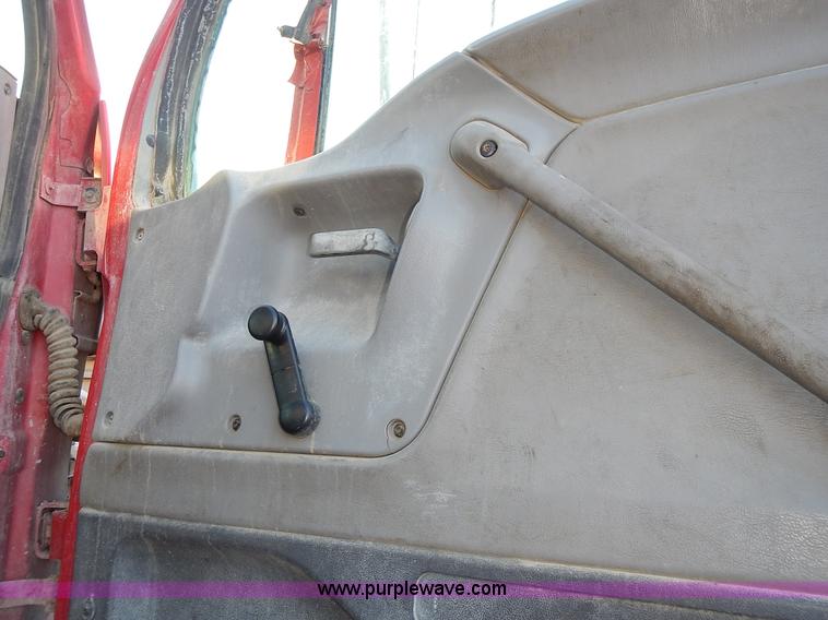 image for item L3609 1999 Sterling LT9500 semi truck