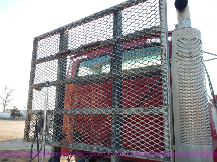 image for item L3609 1999 Sterling LT9500 semi truck