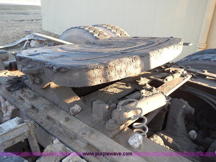 image for item L3609 1999 Sterling LT9500 semi truck