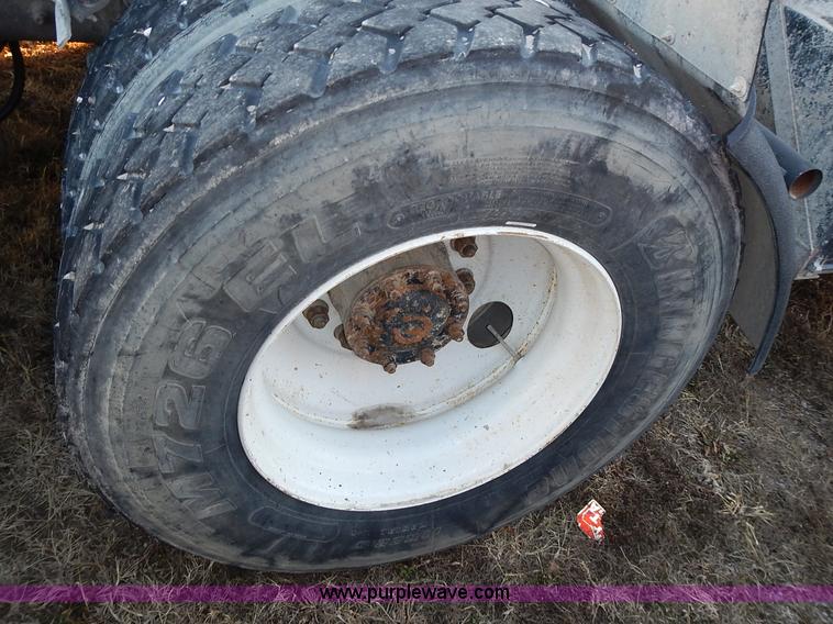 image for item L3609 1999 Sterling LT9500 semi truck