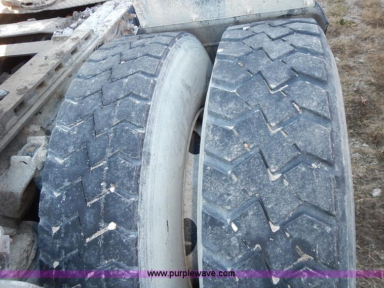 image for item L3609 1999 Sterling LT9500 semi truck