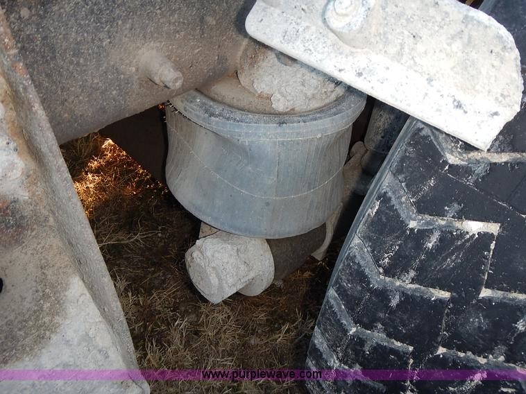 image for item L3609 1999 Sterling LT9500 semi truck