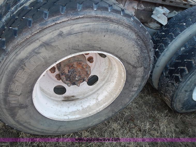 image for item L3609 1999 Sterling LT9500 semi truck