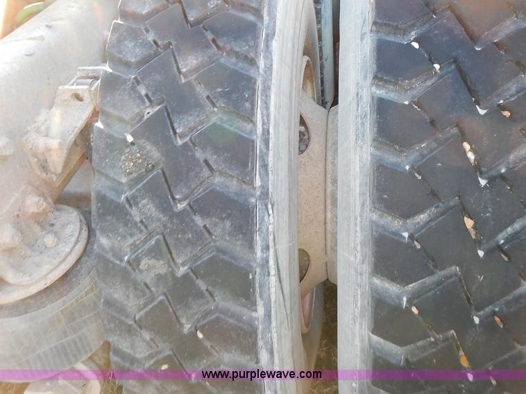 image for item L3609 1999 Sterling LT9500 semi truck