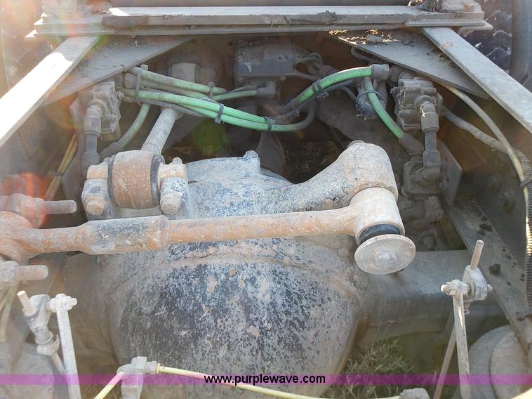 image for item L3609 1999 Sterling LT9500 semi truck