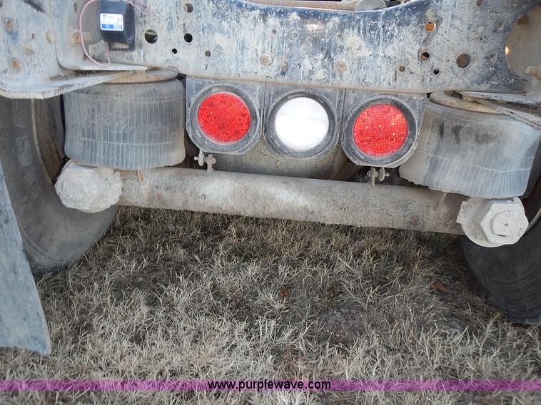 image for item L3609 1999 Sterling LT9500 semi truck