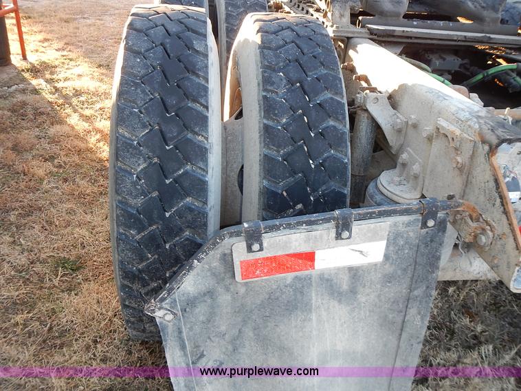 image for item L3609 1999 Sterling LT9500 semi truck