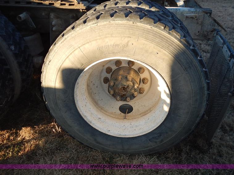 image for item L3609 1999 Sterling LT9500 semi truck