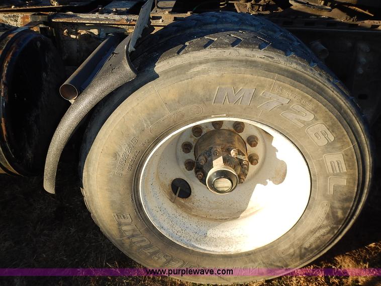 image for item L3609 1999 Sterling LT9500 semi truck