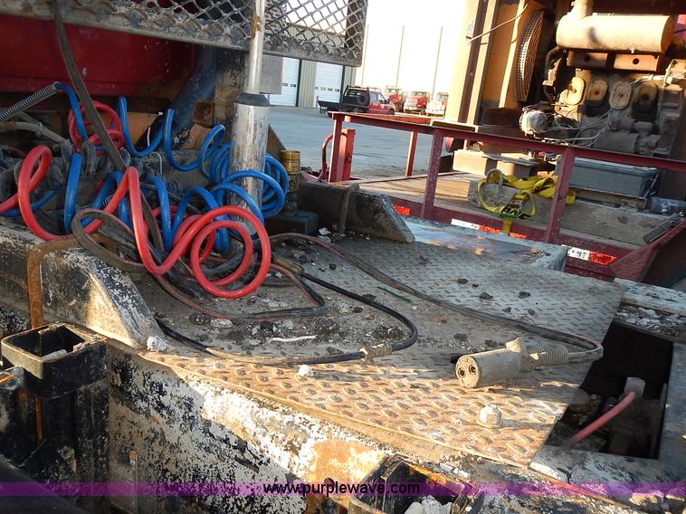 image for item L3609 1999 Sterling LT9500 semi truck