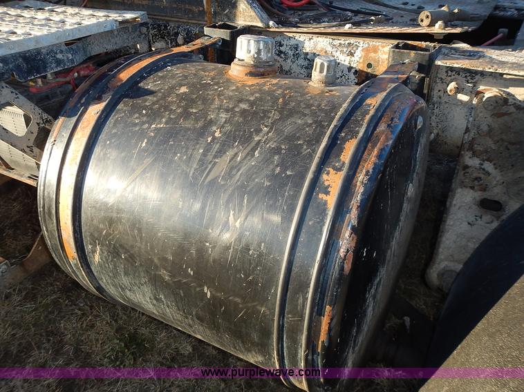 image for item L3609 1999 Sterling LT9500 semi truck