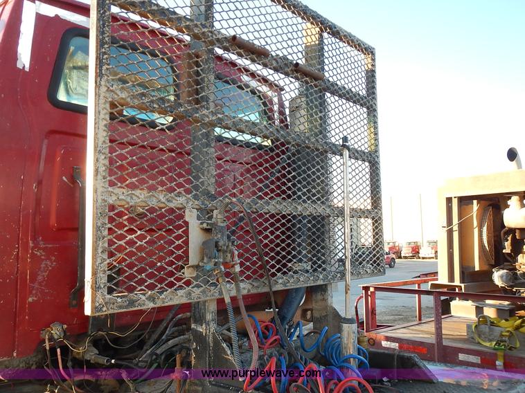 image for item L3609 1999 Sterling LT9500 semi truck