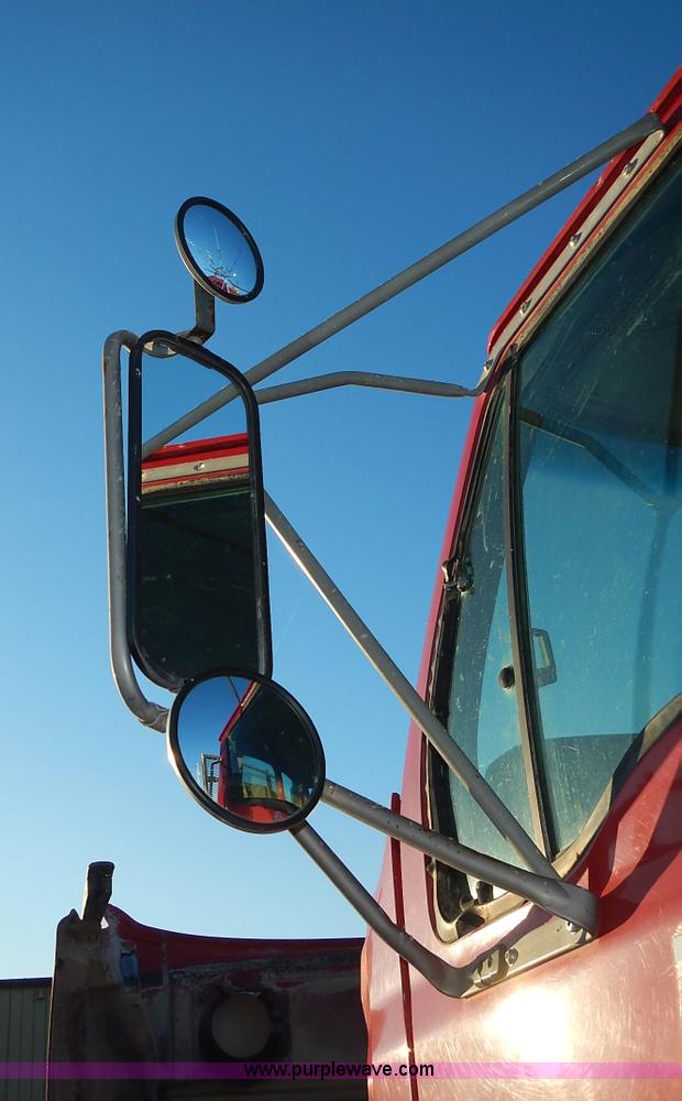 image for item L3609 1999 Sterling LT9500 semi truck