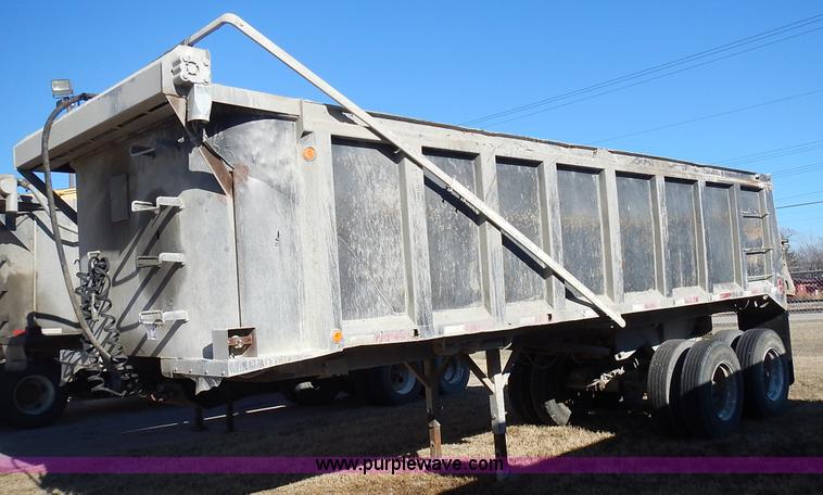 image for item L3625 1993 Hilbilt end dump trailer